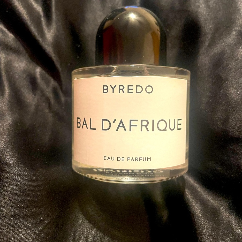 Niche perfume straight from France. Perfect for a signature scent. Sprayed once
